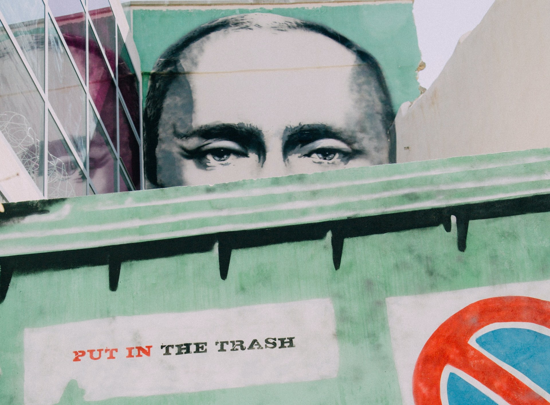 Diskussionen über Wladimir Putin entstehen, ob er ein Psychopath oder Soziopath sein könnte.